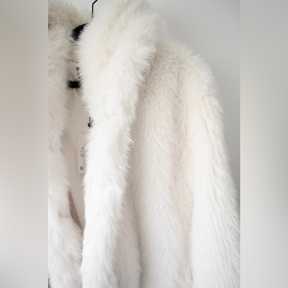 Bardot White Faux Fur Mobwife Jacket NWT - Picture 5 of 9